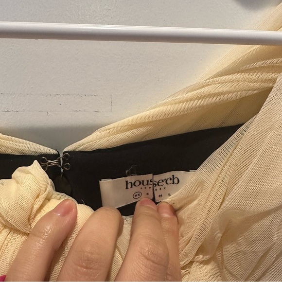 HOUSE OF CB 'Alana' Black & Cream Off Shoulder Dress - Picture 9 of 10